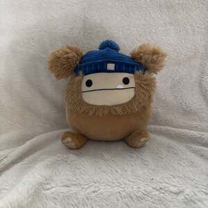 Squishmallows 7.5" Benny the Bigfoot with Blue Beanie Hat